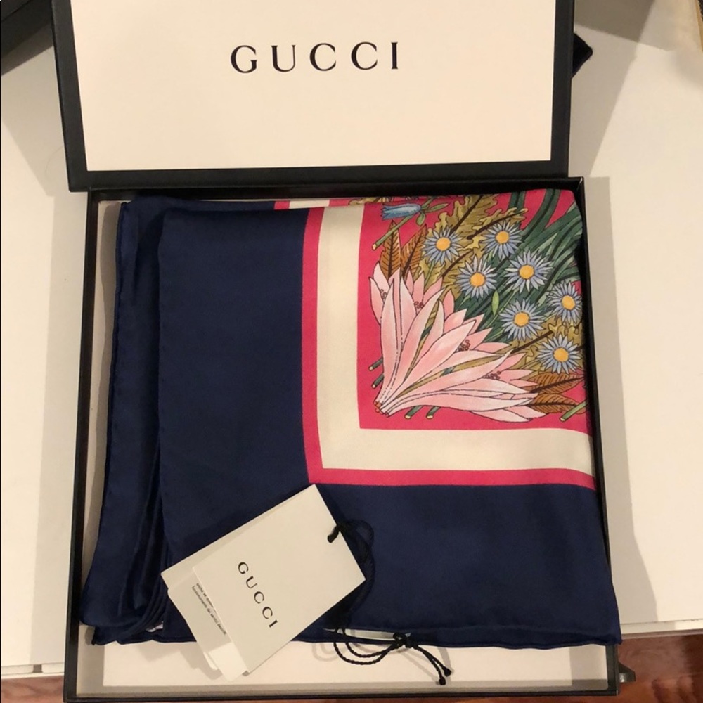 Gucci silk scarf